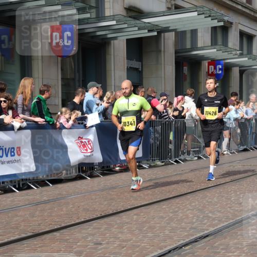 13.09.2026 - 21. swb-Marathon Bremen Strokosch-Dieckow http://msf.ph/oto/10286774 13.09.2026 10:41:38 Ziel 10341, 10972, 11527, 12426, 12468, 13621, 10341, 11426, 11527, 11628, 11944, 12246, 12442, 12455, 13520, 13586, 13600 meine-sportfotos.de