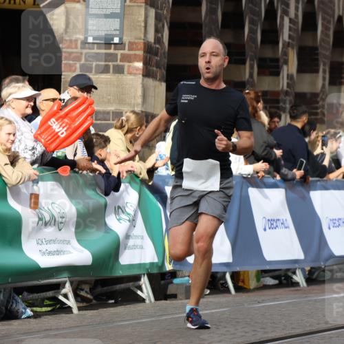 13.09.2026 - 21. swb-Marathon Bremen Strokosch-Dieckow http://msf.ph/oto/10286780 13.09.2026 10:37:03 Ziel 11738, 11916, 12456, 13606, 10961, 13568 meine-sportfotos.de
