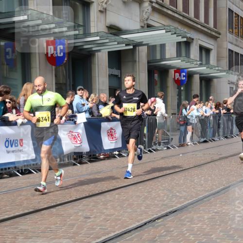 13.09.2026 - 21. swb-Marathon Bremen Strokosch-Dieckow http://msf.ph/oto/10286789 13.09.2026 10:41:39 Ziel 10972, 12426, 12468, 13585, 13621, 10341, 11426, 11527, 11628, 11944, 12246, 12442, 12455, 13520, 13586, 13600 meine-sportfotos.de