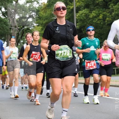 13.09.2026 - 21. swb-Marathon Bremen TobiasT http://msf.ph/oto/10286793 13.09.2026 12:19:18 Laufen 2762, 222, 7179, 21, 26, 928, 8992 meine-sportfotos.de