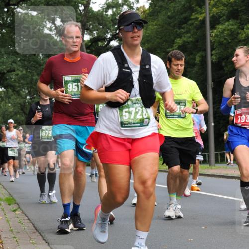 13.09.2026 - 21. swb-Marathon Bremen TobiasT http://msf.ph/oto/10286839 13.09.2026 12:19:25 Laufen 13142, 8822, 951, 5728, 672, 21, 193 meine-sportfotos.de