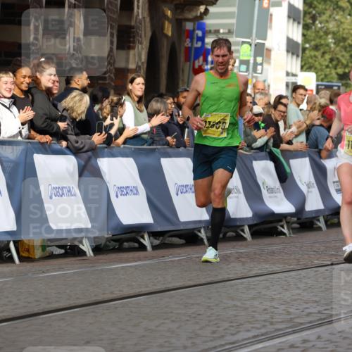 13.09.2026 - 21. swb-Marathon Bremen Strokosch-Dieckow http://msf.ph/oto/10286842 13.09.2026 10:37:12 Ziel 11738, 12520, 13606, 10502, 11619, 11854, 13608 meine-sportfotos.de
