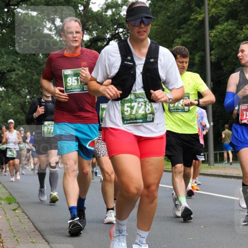 13.09.2026 - 21. swb-Marathon Bremen TobiasT http://msf.ph/oto/10286848 13.09.2026 12:19:25 Laufen 951, 171, 5728, 672, 21, 19 meine-sportfotos.de