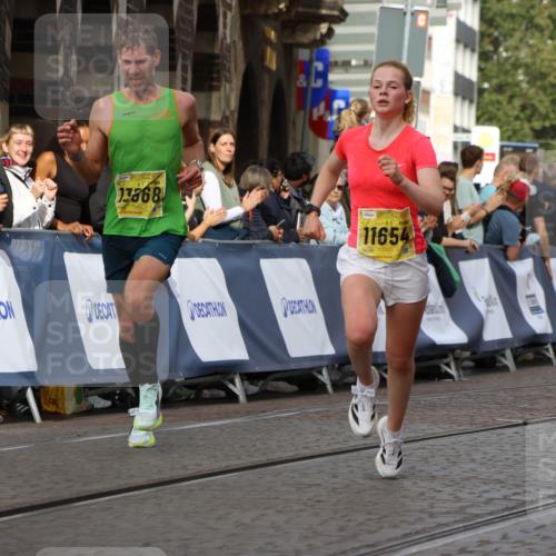 13.09.2026 - 21. swb-Marathon Bremen Strokosch-Dieckow http://msf.ph/oto/10286867 13.09.2026 10:37:13 Ziel 11738, 12520, 13606, 10502, 11619, 11854, 13608 meine-sportfotos.de
