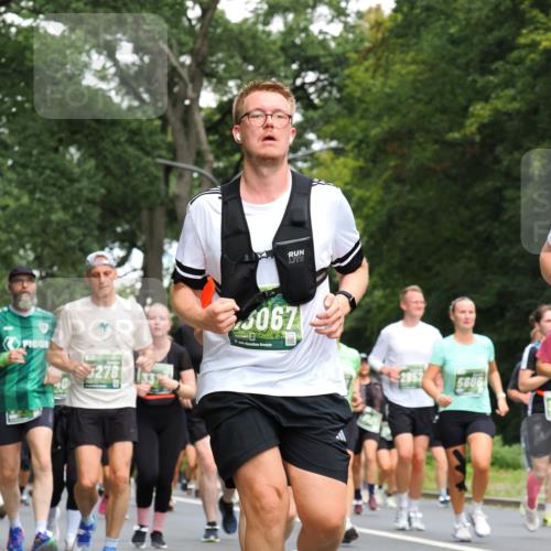 13.09.2026 - 21. swb-Marathon Bremen TobiasT http://msf.ph/oto/10286898 13.09.2026 12:19:39 Laufen 278, 5067, 21, 26, 5606 meine-sportfotos.de