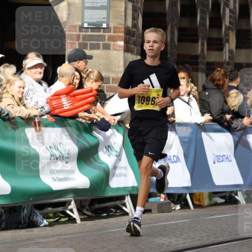 13.09.2026 - 21. swb-Marathon Bremen Strokosch-Dieckow http://msf.ph/oto/10286905 13.09.2026 10:37:21 Ziel 11654, 12520, 13568, 13606, 11619, 11854, 13608 meine-sportfotos.de