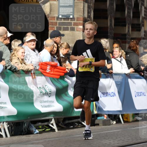 13.09.2026 - 21. swb-Marathon Bremen Strokosch-Dieckow http://msf.ph/oto/10286918 13.09.2026 10:37:21 Ziel 11654, 12520, 13568, 13606, 11619, 11854, 13608 meine-sportfotos.de
