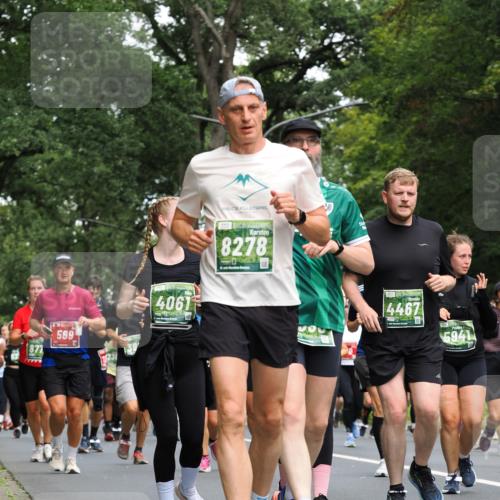 13.09.2026 - 21. swb-Marathon Bremen TobiasT http://msf.ph/oto/10286920 13.09.2026 12:19:42 Laufen 4061, 877, 569, 8278, 4467, 5941 meine-sportfotos.de
