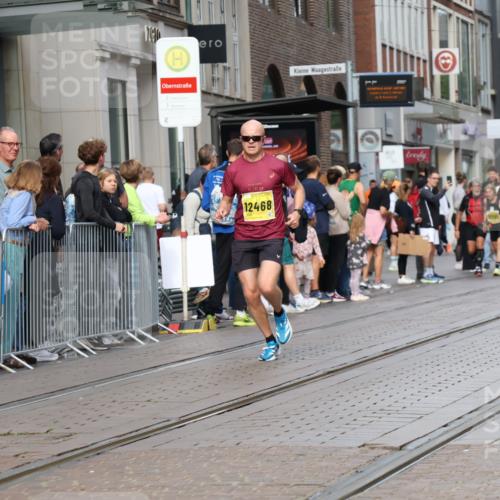 13.09.2026 - 21. swb-Marathon Bremen Strokosch-Dieckow http://msf.ph/oto/10286925 13.09.2026 10:41:48 Ziel 11895, 12426, 12468, 13585, 13621, 10341, 10972, 11426, 11527, 11628, 11944, 12246, 12442, 12455, 13586, 13600 meine-sportfotos.de