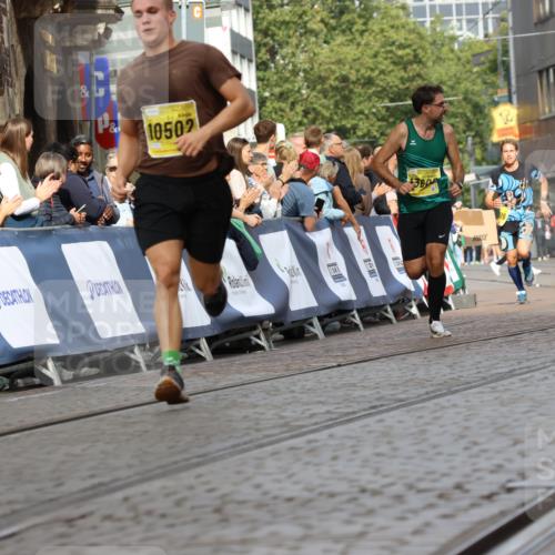 13.09.2026 - 21. swb-Marathon Bremen Strokosch-Dieckow http://msf.ph/oto/10286957 13.09.2026 10:37:29 Ziel 10961, 11654, 13568 meine-sportfotos.de