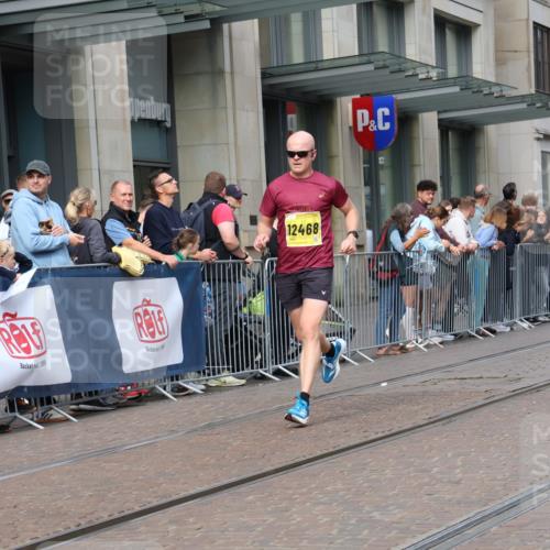 13.09.2026 - 21. swb-Marathon Bremen Strokosch-Dieckow http://msf.ph/oto/10286965 13.09.2026 10:41:52 Ziel 11630, 11895, 12426, 13585, 13621, 10341, 10972, 11426, 11527, 11628, 12246, 12455, 12468, 13586, 13600 meine-sportfotos.de