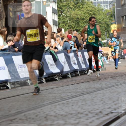 13.09.2026 - 21. swb-Marathon Bremen Strokosch-Dieckow http://msf.ph/oto/10286968 13.09.2026 10:37:30 Ziel 10961, 11654, 13568 meine-sportfotos.de