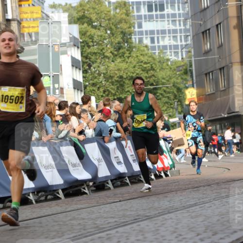 13.09.2026 - 21. swb-Marathon Bremen Strokosch-Dieckow http://msf.ph/oto/10286988 13.09.2026 10:37:30 Ziel 10961, 11654, 13568 meine-sportfotos.de