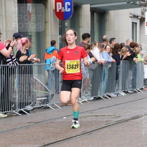 13.09.2026 - 21. swb-Marathon Bremen Strokosch-Dieckow http://msf.ph/oto/10286991 13.09.2026 10:41:59 Ziel 10358, 10632, 10775, 11375, 11630, 11895, 12395, 12426, 12525, 13585, 10341, 10972, 11426, 11527, 12246, 12468, 13586, 13621 meine-sportfotos.de