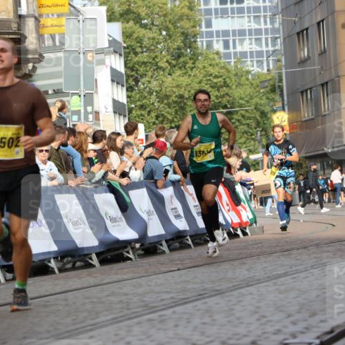 13.09.2026 - 21. swb-Marathon Bremen Strokosch-Dieckow http://msf.ph/oto/10287001 13.09.2026 10:37:30 Ziel 10961, 11654, 13568 meine-sportfotos.de