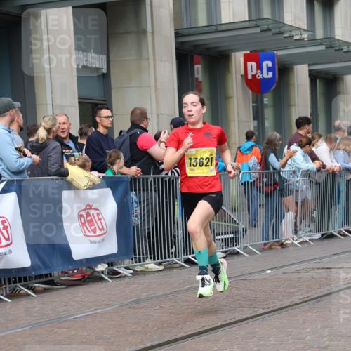 13.09.2026 - 21. swb-Marathon Bremen Strokosch-Dieckow http://msf.ph/oto/10287002 13.09.2026 10:42:00 Ziel 10358, 10632, 10775, 11375, 11630, 11895, 12395, 12426, 12525, 13585, 10341, 10972, 11426, 11527, 12246, 12468, 13586, 13621 meine-sportfotos.de