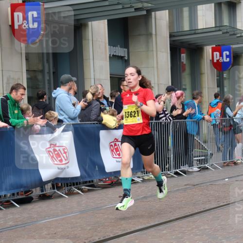 13.09.2026 - 21. swb-Marathon Bremen Strokosch-Dieckow http://msf.ph/oto/10287011 13.09.2026 10:42:00 Ziel 10358, 10632, 10775, 11375, 11630, 11895, 12395, 12426, 12525, 13585, 10341, 10972, 11426, 11527, 12246, 12468, 13586, 13621 meine-sportfotos.de