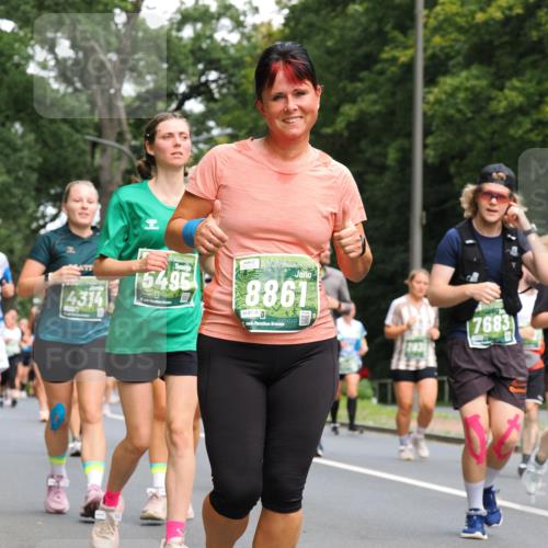 13.09.2026 - 21. swb-Marathon Bremen TobiasT http://msf.ph/oto/10287036 13.09.2026 12:20:10 Laufen 5495, 4314, 8861, 8738, 26, 7683 meine-sportfotos.de