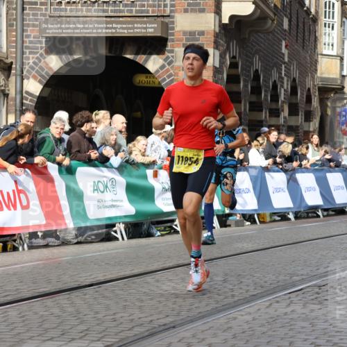 13.09.2026 - 21. swb-Marathon Bremen Strokosch-Dieckow http://msf.ph/oto/10287063 13.09.2026 10:37:37 Ziel 10502, 10961, 11854, 13608, 13535 meine-sportfotos.de