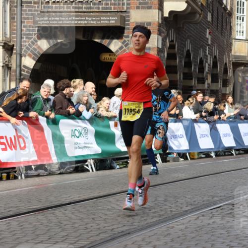 13.09.2026 - 21. swb-Marathon Bremen Strokosch-Dieckow http://msf.ph/oto/10287072 13.09.2026 10:37:37 Ziel 10502, 10961, 11854, 13608, 13535 meine-sportfotos.de