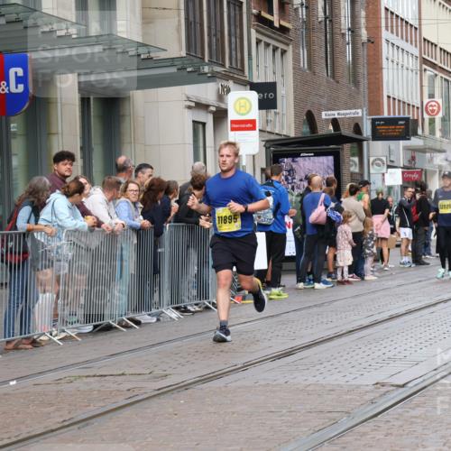 13.09.2026 - 21. swb-Marathon Bremen Strokosch-Dieckow http://msf.ph/oto/10287081 13.09.2026 10:42:08 Ziel 10358, 10632, 10775, 11375, 11630, 11779, 11895, 12395, 12525, 12426, 12468, 13585, 13621 meine-sportfotos.de