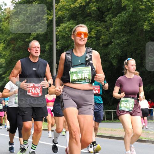 13.09.2026 - 21. swb-Marathon Bremen TobiasT http://msf.ph/oto/10287082 13.09.2026 12:20:21 Laufen 70, 1406, 54, 2555 meine-sportfotos.de