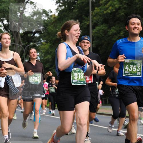 13.09.2026 - 21. swb-Marathon Bremen TobiasT http://msf.ph/oto/10287117 13.09.2026 12:20:29 Laufen 1964, 8792, 918, 7977, 6, 4353, 7978 meine-sportfotos.de
