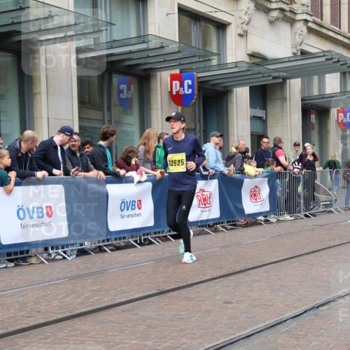 13.09.2026 - 21. swb-Marathon Bremen Strokosch-Dieckow http://msf.ph/oto/10287158 13.09.2026 10:42:18 Ziel 10312, 10358, 10632, 10775, 10816, 11375, 11779, 12281, 12395, 12525, 11630, 11895, 12426, 12525, 13585, 13621 meine-sportfotos.de