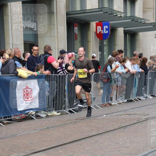 13.09.2026 - 21. swb-Marathon Bremen Strokosch-Dieckow http://msf.ph/oto/10287192 13.09.2026 10:42:21 Ziel 10235, 10312, 10358, 10632, 10775, 10816, 11375, 11779, 12281, 11630, 11895, 12395, 12426, 12525, 13585, 13621 meine-sportfotos.de