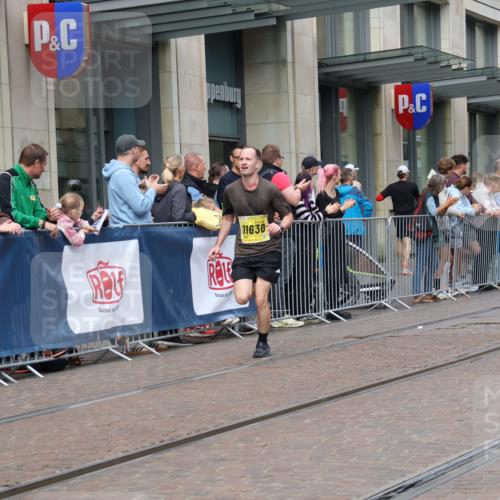 13.09.2026 - 21. swb-Marathon Bremen Strokosch-Dieckow http://msf.ph/oto/10287203 13.09.2026 10:42:21 Ziel 10235, 10312, 10358, 10632, 10775, 10816, 11375, 11779, 12281, 11630, 11895, 12395, 12426, 12525, 13585, 13621 meine-sportfotos.de