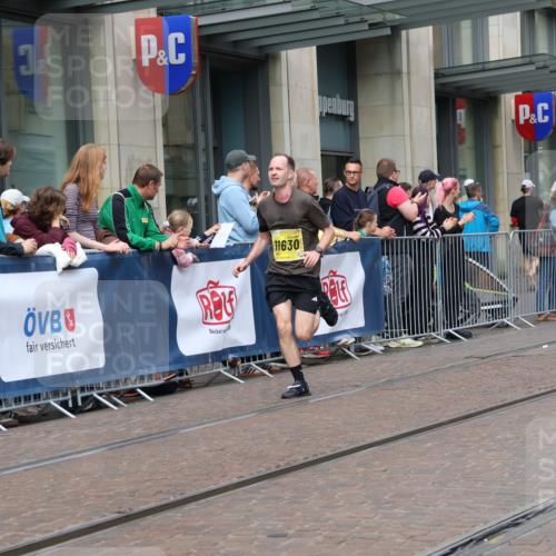 13.09.2026 - 21. swb-Marathon Bremen Strokosch-Dieckow http://msf.ph/oto/10287211 13.09.2026 10:42:21 Ziel 10235, 10312, 10358, 10632, 10775, 10816, 11375, 11779, 12281, 11630, 11895, 12395, 12426, 12525, 13585, 13621 meine-sportfotos.de