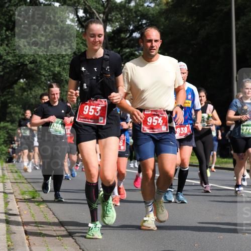 13.09.2026 - 21. swb-Marathon Bremen TobiasT http://msf.ph/oto/10287223 13.09.2026 12:21:03 Laufen 13202, 953, 21, 954, 21, 839, 772 meine-sportfotos.de