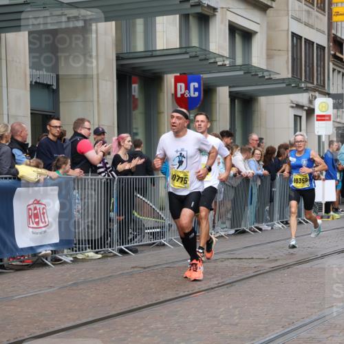 13.09.2026 - 21. swb-Marathon Bremen Strokosch-Dieckow http://msf.ph/oto/10287247 13.09.2026 10:42:24 Ziel 10235, 10312, 10632, 10816, 11779, 12281, 13580, 10358, 10632, 10775, 11375, 11630, 11895, 12395, 12426, 12525, 13585 meine-sportfotos.de