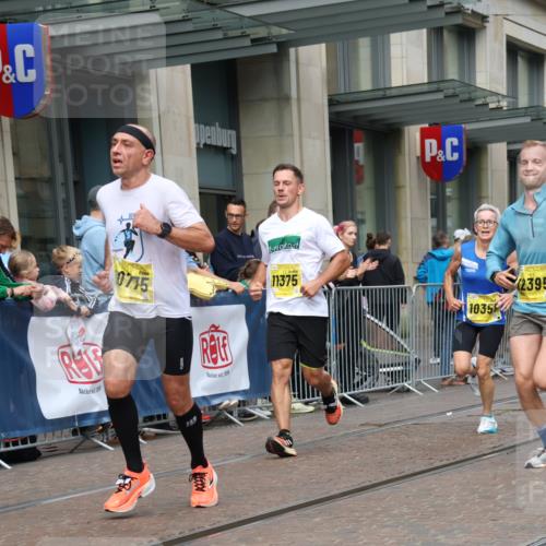 13.09.2026 - 21. swb-Marathon Bremen Strokosch-Dieckow http://msf.ph/oto/10287263 13.09.2026 10:42:25 Ziel 10235, 10312, 10816, 10988, 11779, 12281, 13580, 10358, 10632, 10775, 11375, 11630, 11895, 12395, 12426, 12525, 13585 meine-sportfotos.de