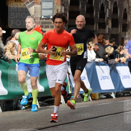 13.09.2026 - 21. swb-Marathon Bremen Strokosch-Dieckow http://msf.ph/oto/10287338 13.09.2026 10:38:15 Ziel 11083, 12538, 13535, 13507, 13553 meine-sportfotos.de