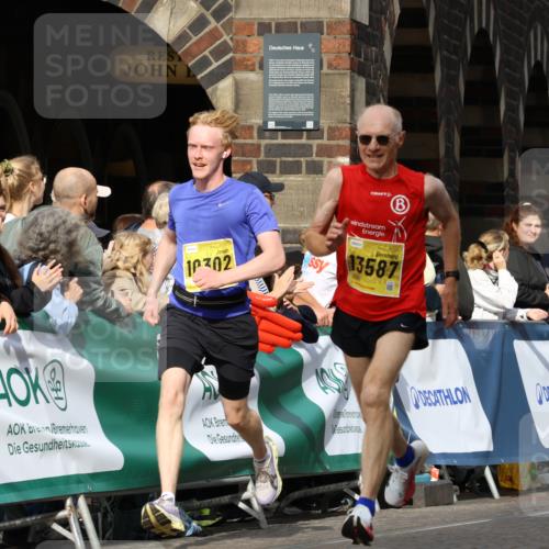 13.09.2026 - 21. swb-Marathon Bremen Strokosch-Dieckow http://msf.ph/oto/10287372 13.09.2026 10:38:17 Ziel 11083, 11142, 12538, 13535, 13551, 13584, 13587, 13507 meine-sportfotos.de