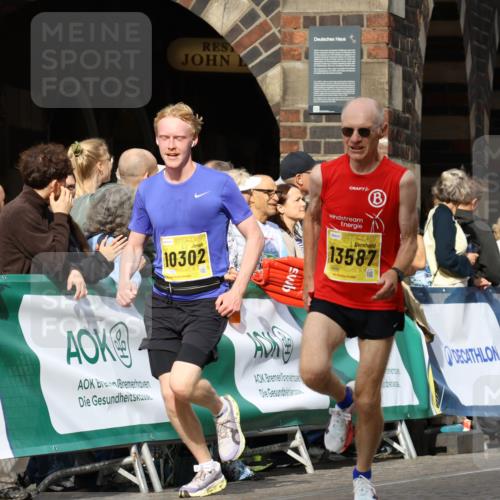 13.09.2026 - 21. swb-Marathon Bremen Strokosch-Dieckow http://msf.ph/oto/10287391 13.09.2026 10:38:17 Ziel 11083, 11142, 12538, 13535, 13551, 13584, 13587, 13507 meine-sportfotos.de