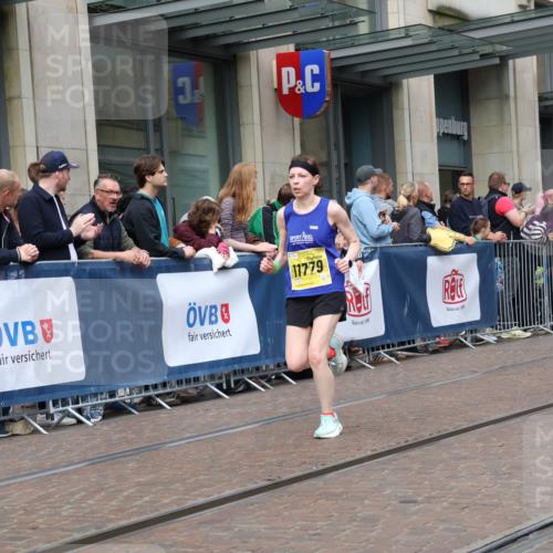 13.09.2026 - 21. swb-Marathon Bremen Strokosch-Dieckow http://msf.ph/oto/10287392 13.09.2026 10:42:31 Ziel 10235, 10312, 10816, 10988, 11779, 12281, 13580, 10358, 10632, 10775, 11375, 11630, 11779, 11895, 12395, 12525 meine-sportfotos.de