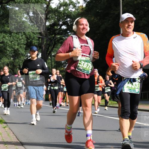 13.09.2026 - 21. swb-Marathon Bremen TobiasT http://msf.ph/oto/10287408 13.09.2026 12:21:41 Laufen 9405, 3675, 5301, 21, 26 meine-sportfotos.de