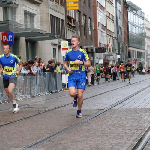 13.09.2026 - 21. swb-Marathon Bremen Strokosch-Dieckow http://msf.ph/oto/10287418 13.09.2026 10:42:35 Ziel 10235, 10312, 10336, 10816, 10988, 11265, 11442, 12281, 13580, 10312, 10358, 10632, 10775, 11375, 11630, 11779, 11895, 12281, 12395, 12525 meine-sportfotos.de