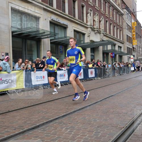 13.09.2026 - 21. swb-Marathon Bremen Strokosch-Dieckow http://msf.ph/oto/10287456 13.09.2026 10:42:37 Ziel 10235, 10336, 10816, 10988, 11265, 11442, 12053, 13580, 10312, 10358, 10632, 10775, 11375, 11630, 11779, 12281, 12395, 12525 meine-sportfotos.de