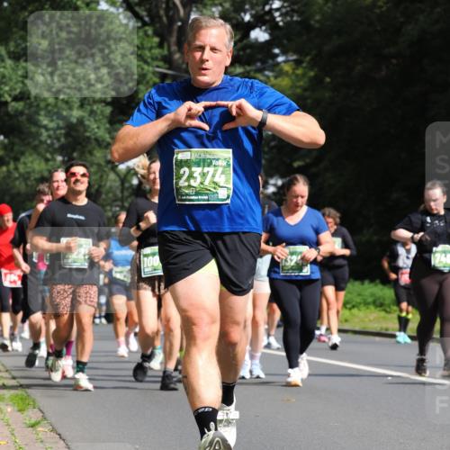 13.09.2026 - 21. swb-Marathon Bremen TobiasT http://msf.ph/oto/10287493 13.09.2026 12:21:58 Laufen 100, 2374, 21, 26, 740 meine-sportfotos.de