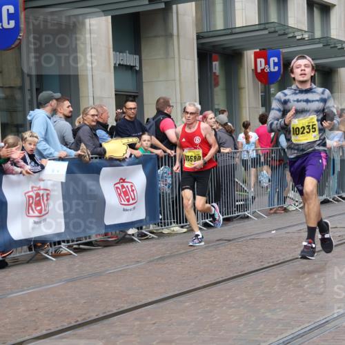 13.09.2026 - 21. swb-Marathon Bremen Strokosch-Dieckow http://msf.ph/oto/10287515 13.09.2026 10:42:47 Ziel 10336, 10988, 11042, 11143, 11265, 11442, 11632, 12053, 12469, 13523, 13580, 10235, 10312, 10358, 10632, 10775, 10816, 11375, 11779, 12281 meine-sportfotos.de