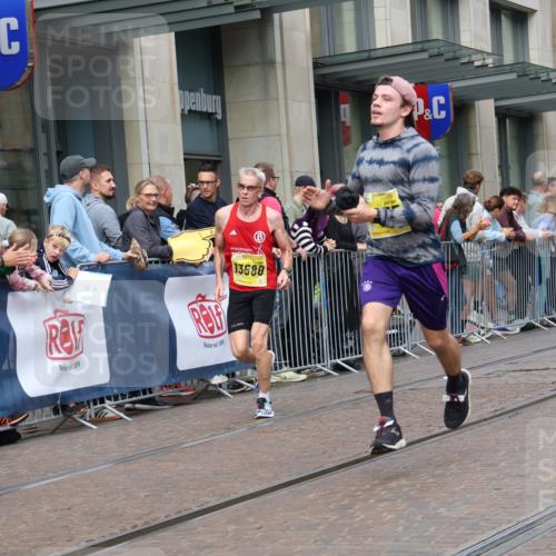 13.09.2026 - 21. swb-Marathon Bremen Strokosch-Dieckow http://msf.ph/oto/10287524 13.09.2026 10:42:47 Ziel 10336, 10988, 11042, 11143, 11265, 11442, 11632, 12053, 12469, 13523, 13580, 10235, 10312, 10358, 10632, 10775, 10816, 11375, 11779, 12281 meine-sportfotos.de