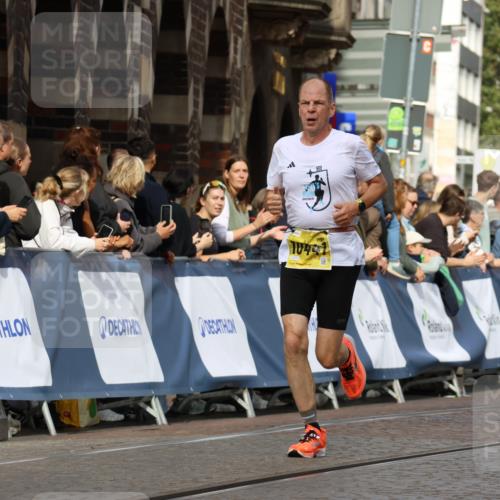 13.09.2026 - 21. swb-Marathon Bremen Strokosch-Dieckow http://msf.ph/oto/10287525 13.09.2026 10:38:41 Ziel 13507, 13553, 13636, 10926, 11127 meine-sportfotos.de