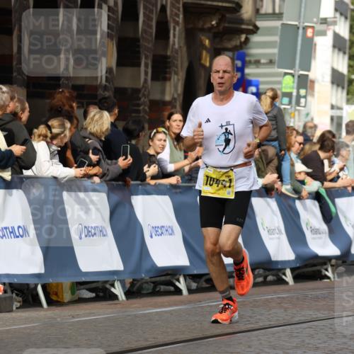 13.09.2026 - 21. swb-Marathon Bremen Strokosch-Dieckow http://msf.ph/oto/10287534 13.09.2026 10:38:41 Ziel 13507, 13553, 13636, 10926, 11127 meine-sportfotos.de