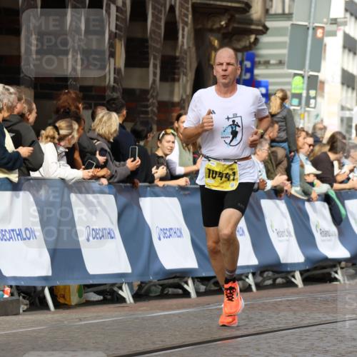 13.09.2026 - 21. swb-Marathon Bremen Strokosch-Dieckow http://msf.ph/oto/10287540 13.09.2026 10:38:41 Ziel 13507, 13553, 13636, 10926, 11127 meine-sportfotos.de