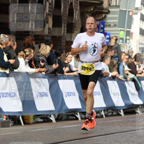 13.09.2026 - 21. swb-Marathon Bremen Strokosch-Dieckow http://msf.ph/oto/10287545 13.09.2026 10:38:41 Ziel 13507, 13553, 13636, 10926, 11127 meine-sportfotos.de