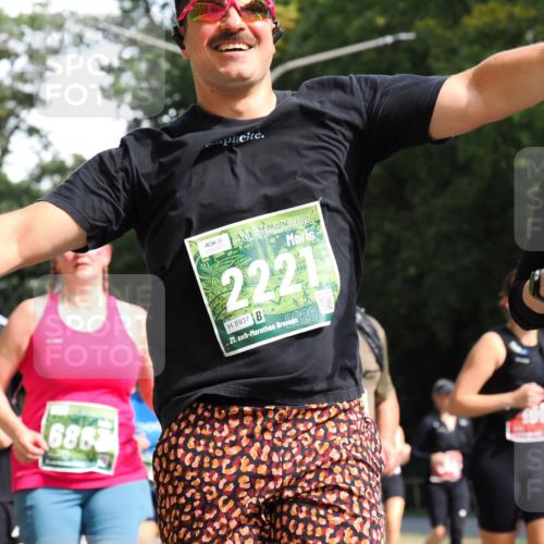 13.09.2026 - 21. swb-Marathon Bremen TobiasT http://msf.ph/oto/10287548 13.09.2026 12:22:04 Laufen 623, 6887, 2221, 8937, 21, 26, 89, 21 meine-sportfotos.de