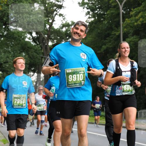 13.09.2026 - 21. swb-Marathon Bremen TobiasT http://msf.ph/oto/10287618 13.09.2026 12:22:21 Laufen 9910, 21, 261, 7958, 606 meine-sportfotos.de